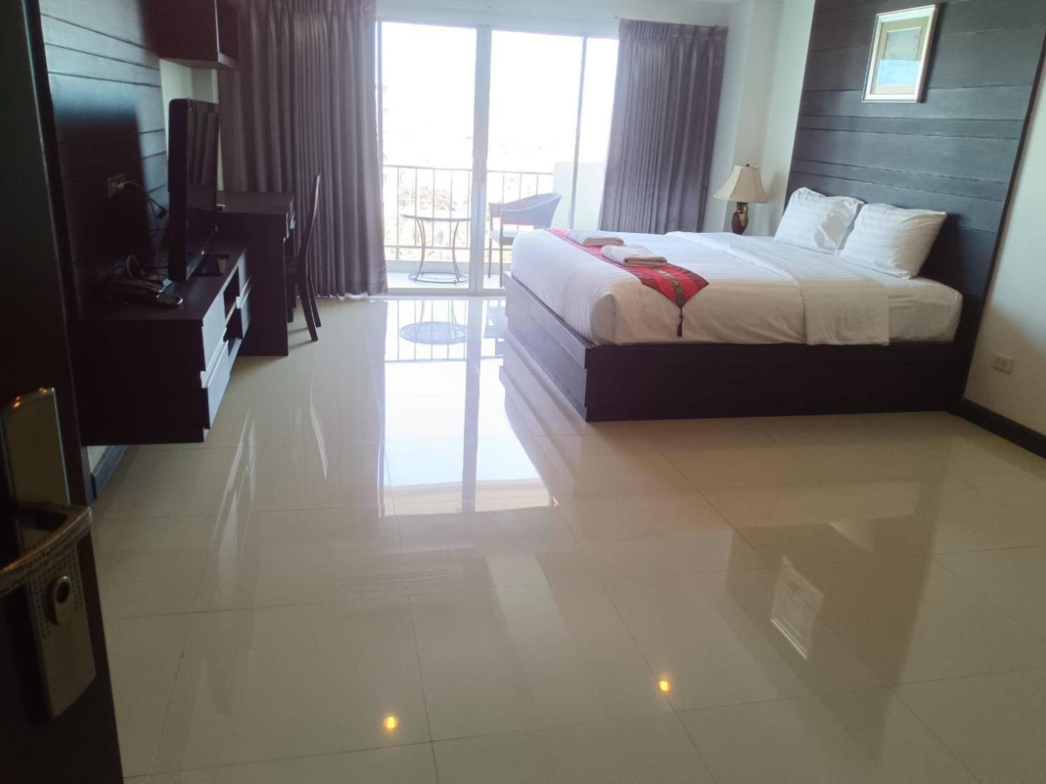 Valhalla Pattaya Hotel Jomtien Beach Esterno foto